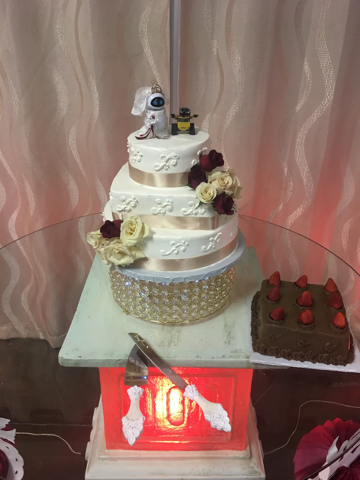 White wedding cake with red and ivory roses